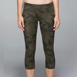 Lululemon Athletica Leggings Women’s Wunder Under Savasana Camo  Crop Size 4